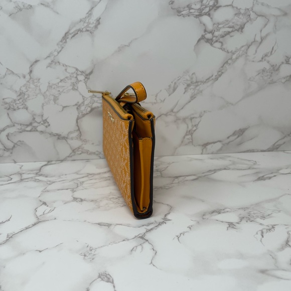 Michael Kors wallet - Picture 4 of 6